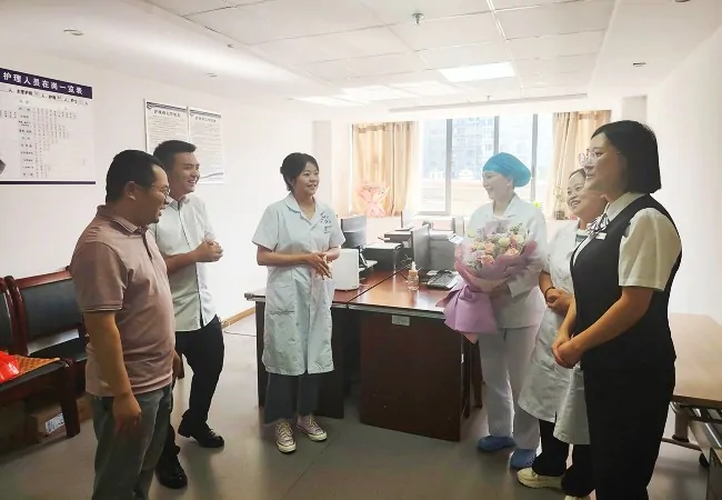 致敬白衣天使 开展暖心服务