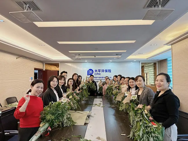 中国太保产险黔东南中支组织开展&ldquo;艾草传情 粽享美好&rdquo;活动