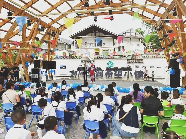 剑河富民村镇银行开展&ldquo;小小银行家，快乐儿童节&rdquo;主题宣传活动