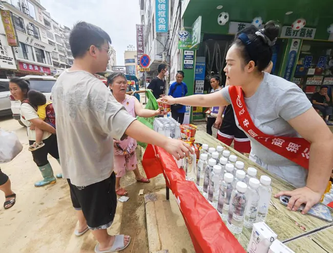 工行凯里榕江支行：金融为民在一线 灾后重建显担当