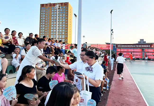 锦屏农信联社：&ldquo;金融凉风&rdquo;进球场，服务惠民获点赞