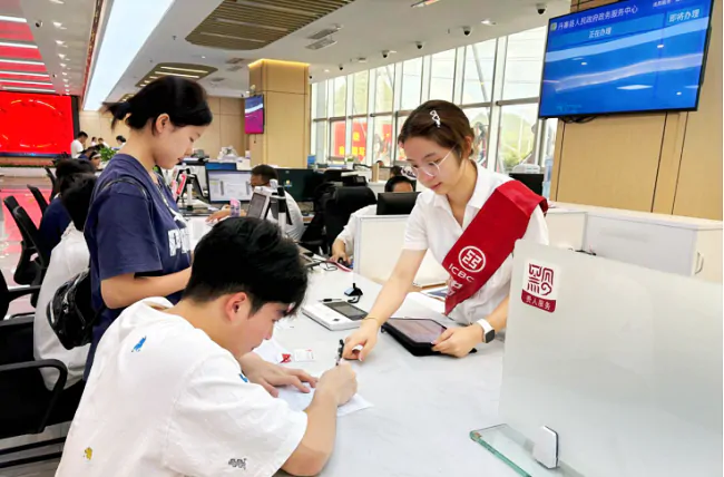 一站式助学，综合化服务：工行丹寨支行打造金融服务新场景