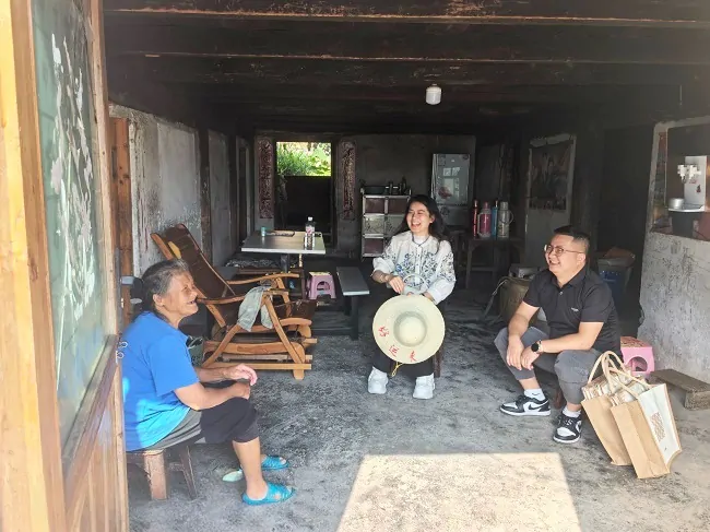 农发行锦屏县支行深入者屯村开展入户帮扶政策宣讲