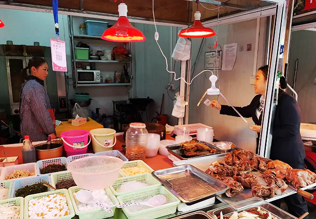 施秉农信联社：深耕普惠金融沃土，助力商户经营焕新