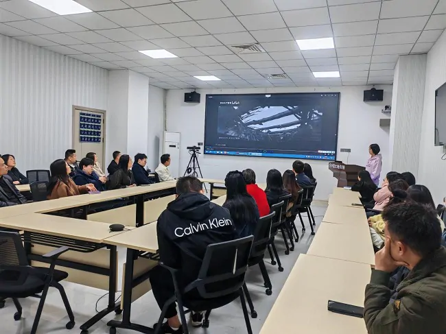 中国大地保险黔东南中支组织观看消防警示教育片