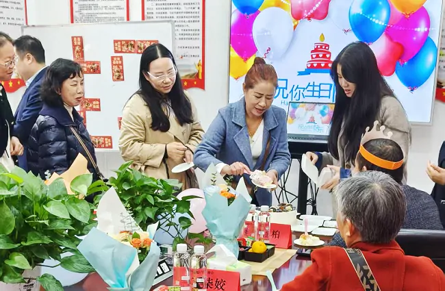 贵州银行天柱支行：以蛋糕为媒，传递金融温度