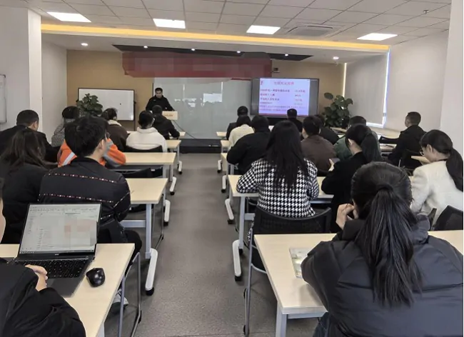 平安产险黔东南中支开展&ldquo;全民消防，生命至上&rdquo;为主题的消防安全知识培训