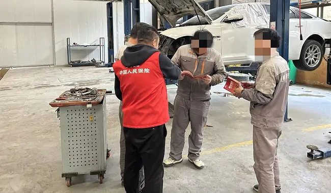 人保财险黔东南分公司： 开展2025年&ldquo;宪法宣传周&rdquo;宣传活动