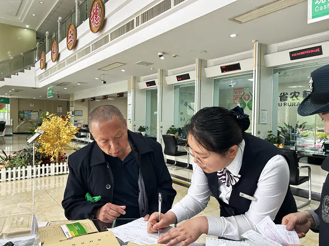 笔墨传情守初心 无声服务暖人心