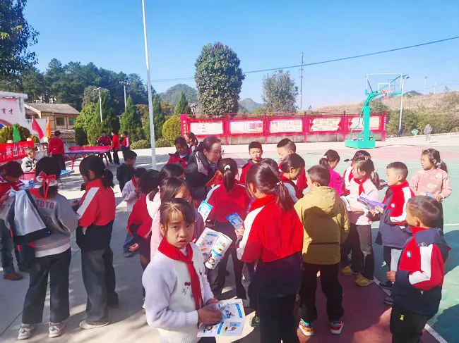 施秉农信联社：无诈校园   由我守护