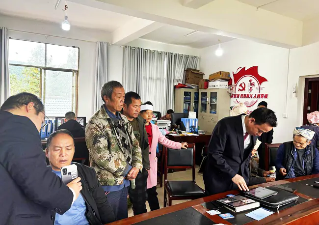 暖心服务送上门 情系桑榆解民忧