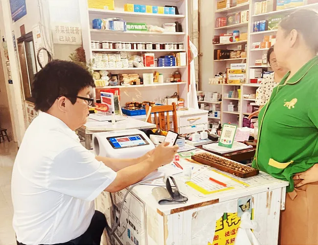 走村串寨送服务 码牌焕新护经营