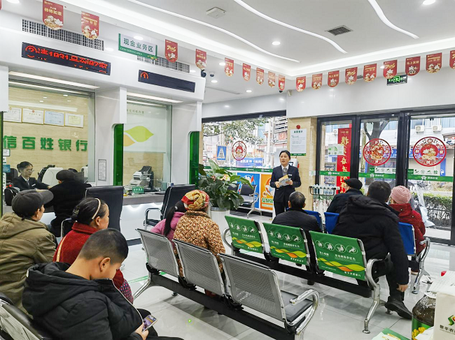 优质服务暖厅堂 农商初心伴民生