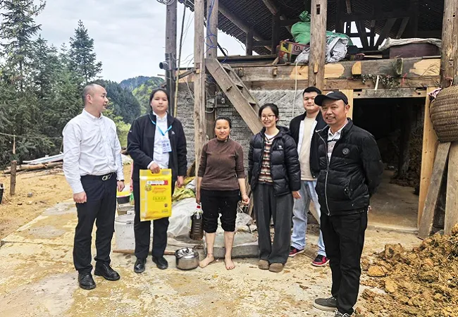 情系受灾群众   聚力共渡难关