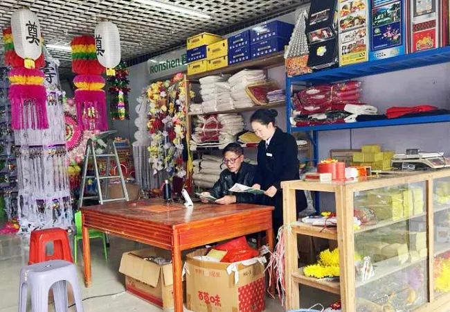 清明寄哀思  法治护文明