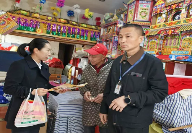锦屏农信联社联合多部门开展禁止非法使用人民币图样主题宣传活动