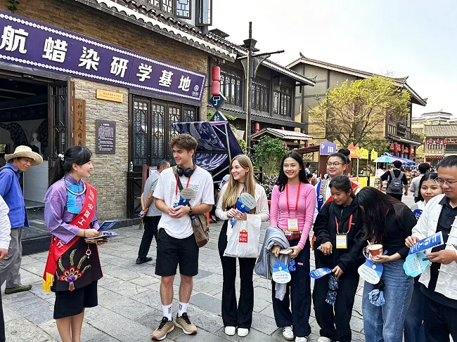沉浸式打卡非遗周！工行丹寨支行让金融知识&ldquo;活&rdquo;起来