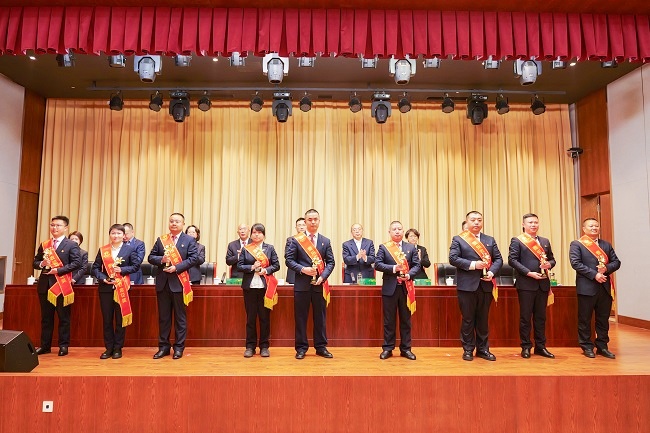 喜讯！黄平农商银行员工徐洪武荣获贵州农信2025年度&ldquo;百合花奖&rdquo;