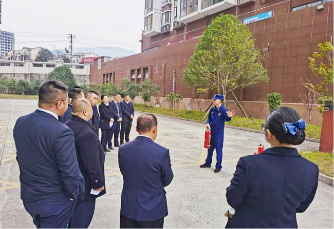 图为：丹寨农商银行开展消防安全演练.png