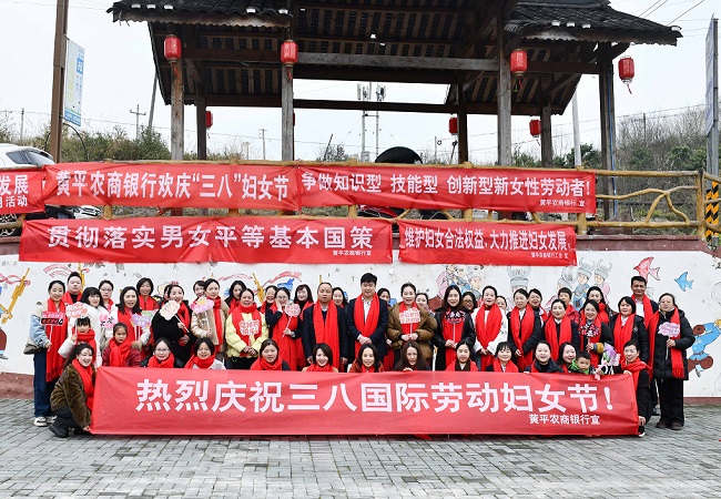 趣味联欢聚合力 维权普法暖人心