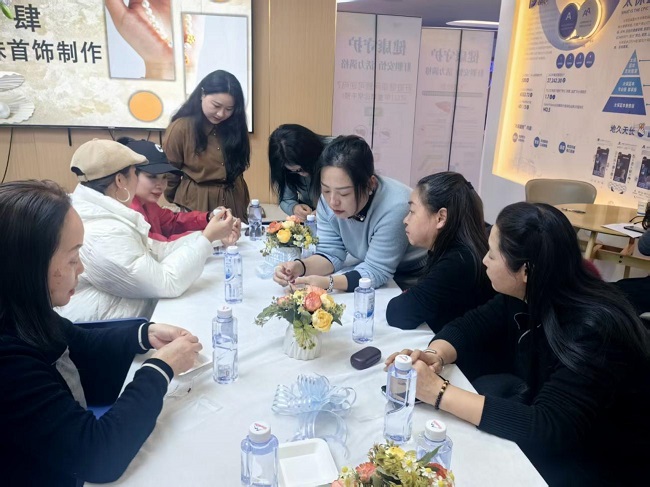 巧手拾光 珠联璧合 &mdash;&mdash;中国太保寿险黔东南中支举办珍珠手串DIY主题活动