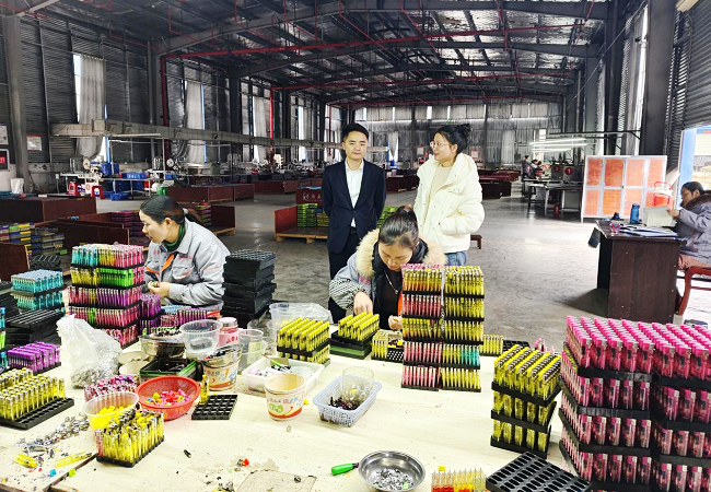 工行岑巩支行：金融活水浇灌&ldquo;岑巩造&rdquo;    小火机点亮全球大市场