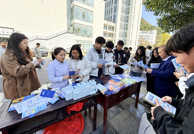 图为：反诈防假进校园 青春护航筑平安3.png