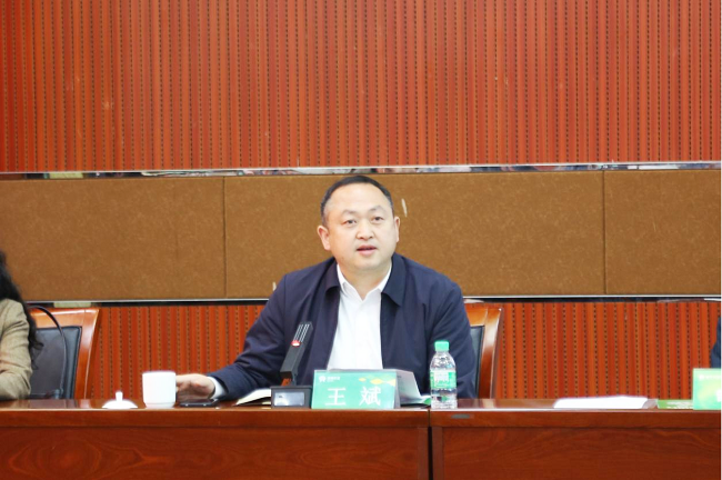 图为：黎平县人民政府副县长王斌出席会议并讲话.png